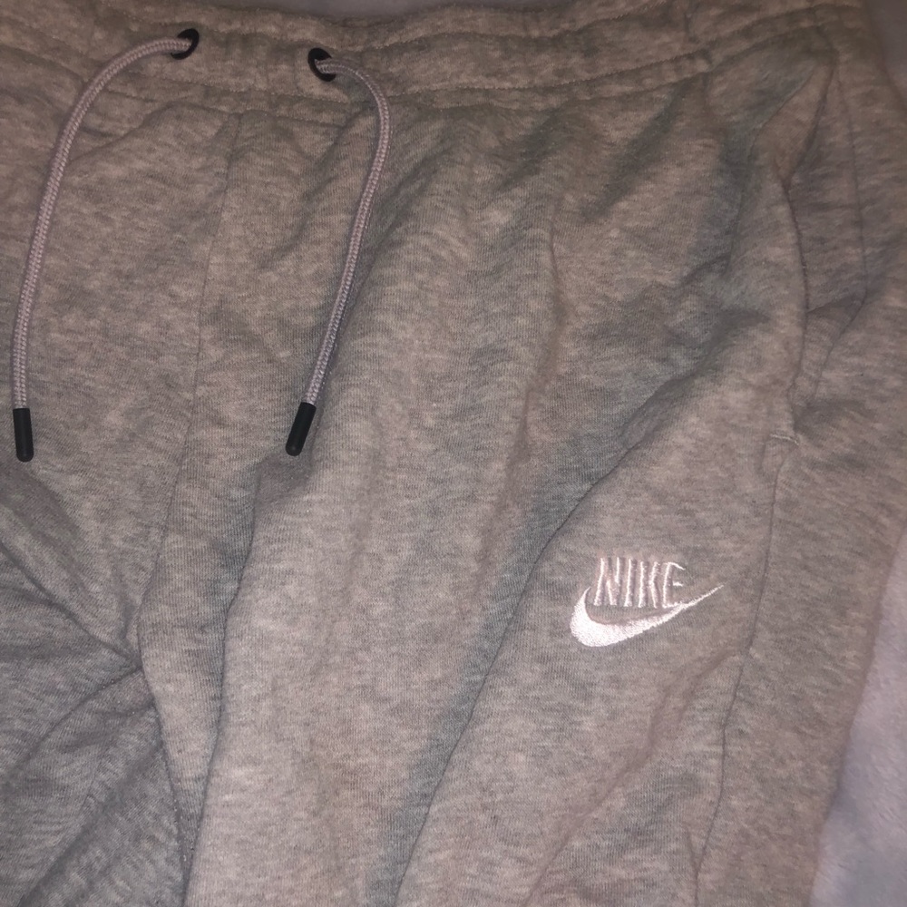 nike gray sweatpants / joggers size medium